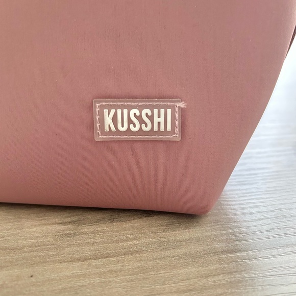 KUSSHI Neoprene Makeup Bag-Awesome Condition! - Picture 3 of 9